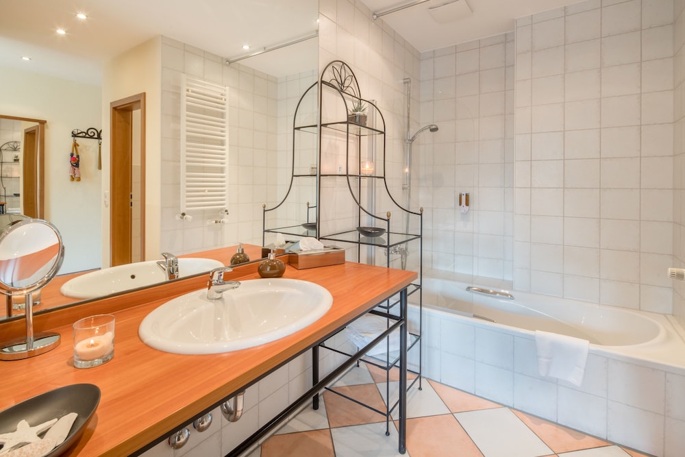 Bathroom amenities