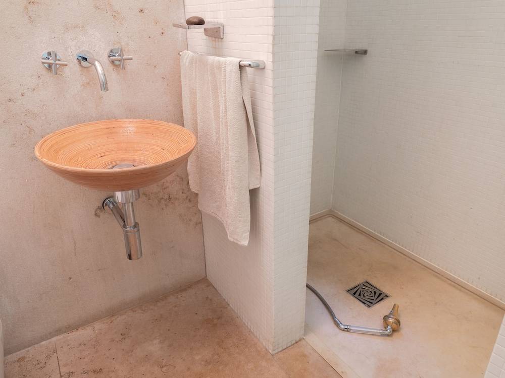 Bathroom shower