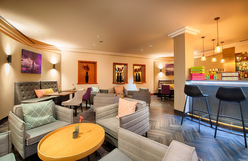 Hotel Bar