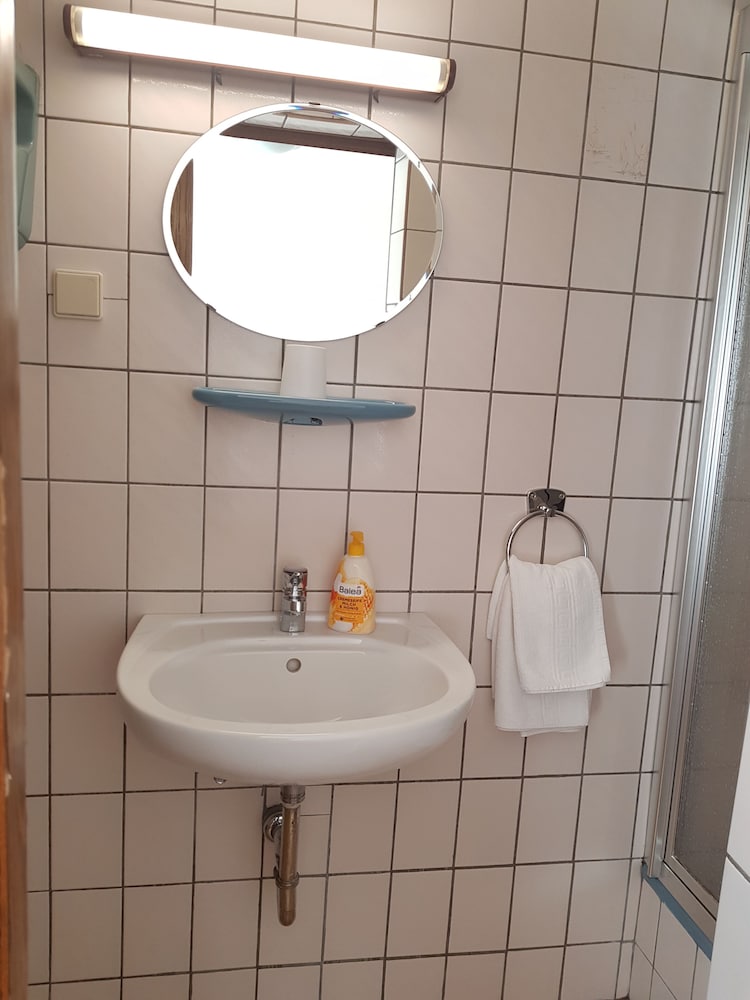Bathroom sink