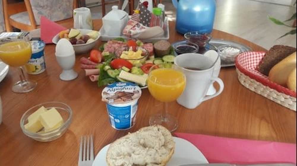 Breakfast meal