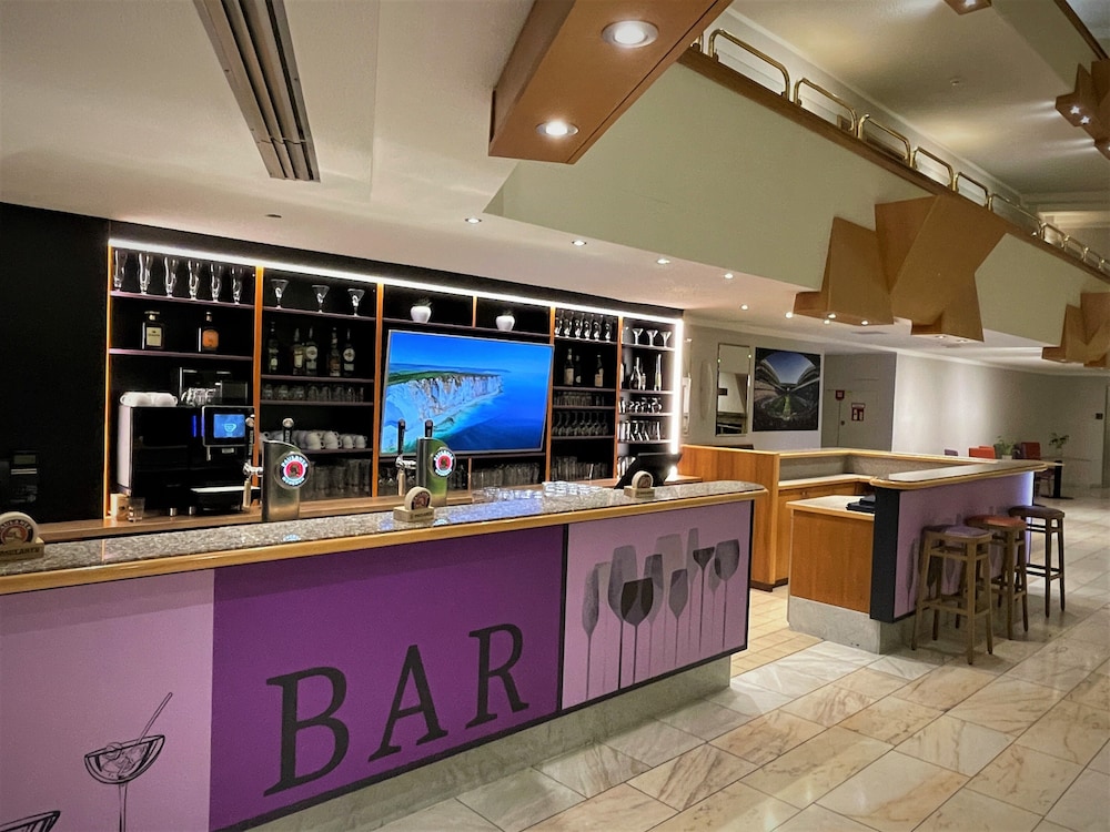 Sports bar
