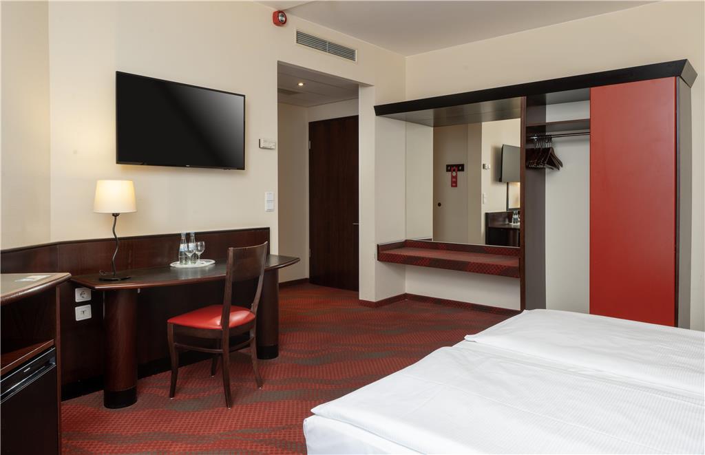 handicap room hotel cottbus large