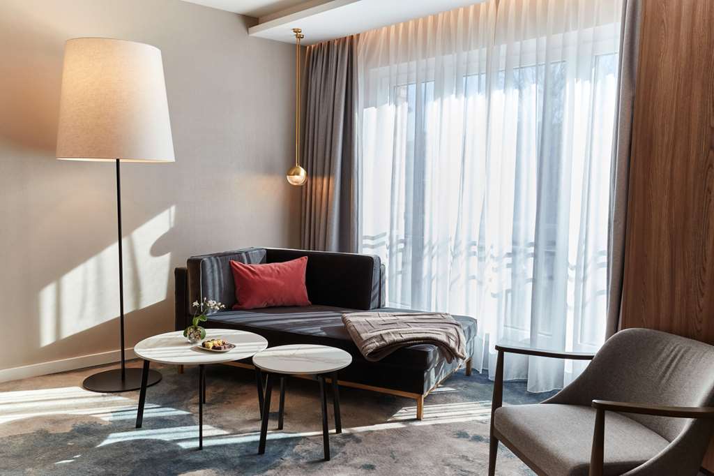 Steigenberger Hotel Hamburg - Junior Suite Living Area