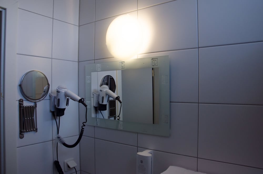 Bathroom amenities