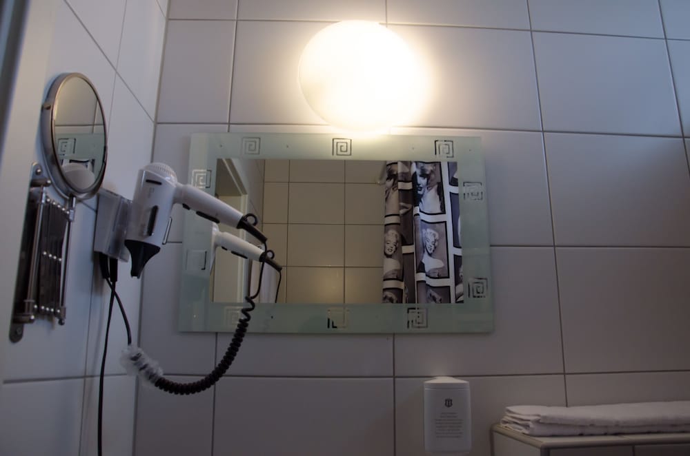 Bathroom amenities