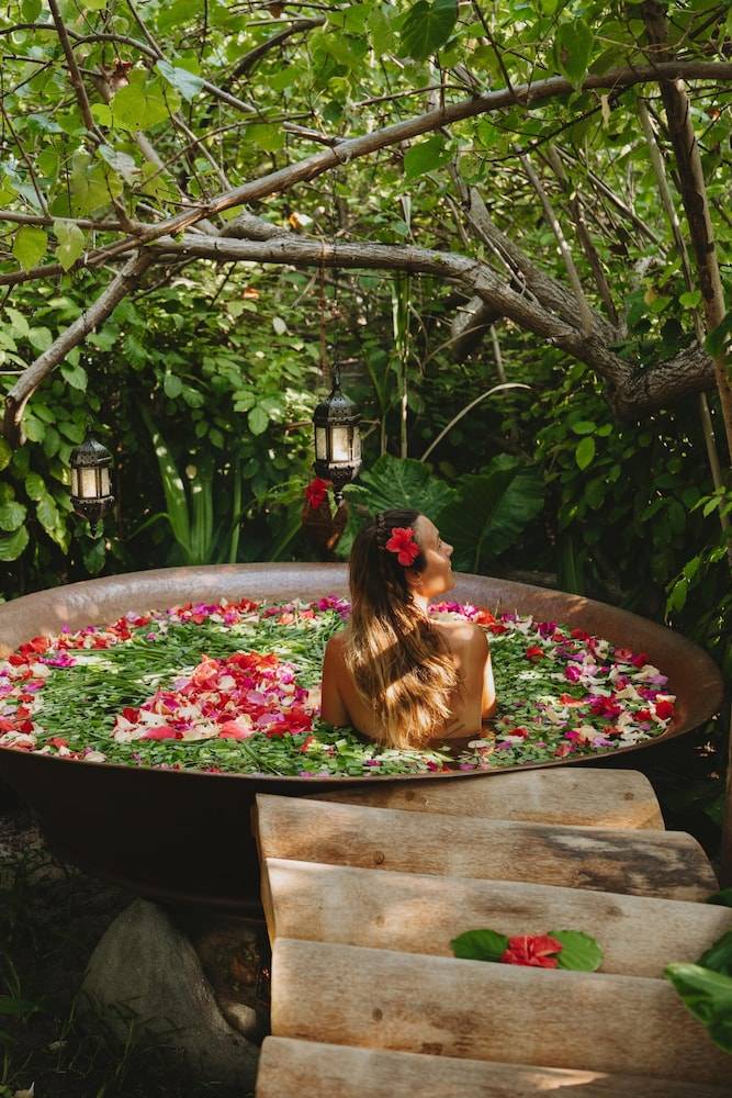 Outdoor spa tub