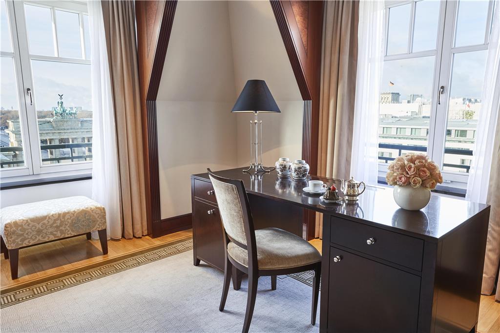 Brandenburg Gate Deluxe Suite