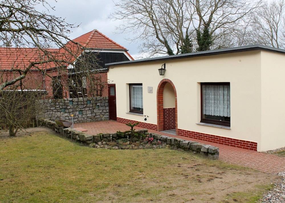 Cosy Bungalow in Alt Bukow OT Bantow With Terrace