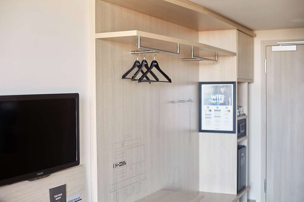 Scandic Hamburg Emporio room standard double twin QR TR wardrobe