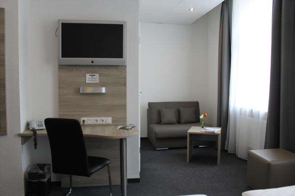 Room for three TOP Hotel Hohenstaufen Kobelnz