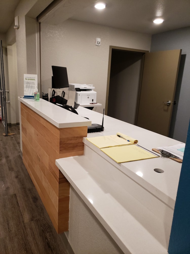 WoodSpring Suites Orlando International Drive - photo 4