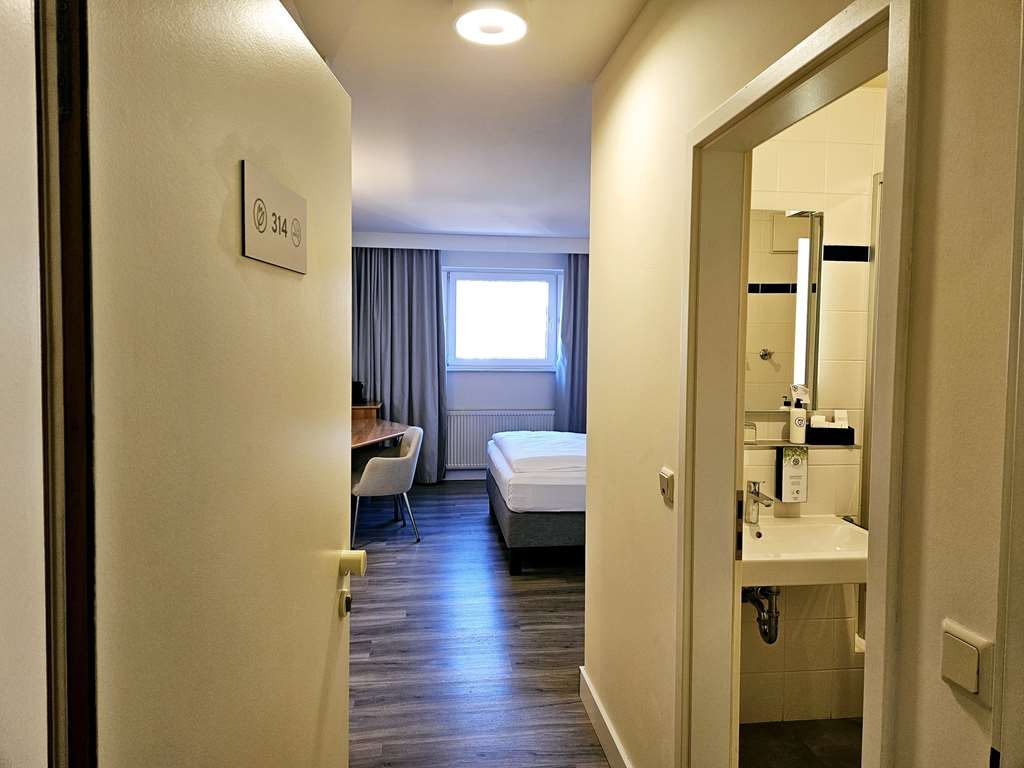 Tulip Inn Frankfurt Airport Roomview Impressions