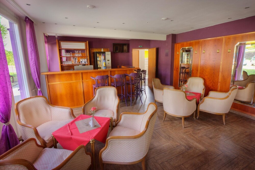 Hotel Bar