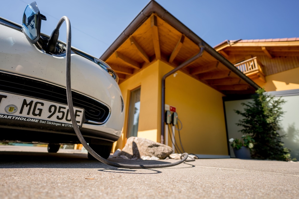 Electric vehicle charging station