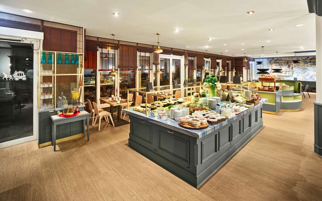 MAXX by Steigenberger Sanssouci Potsdam, Germany - Breakfast area