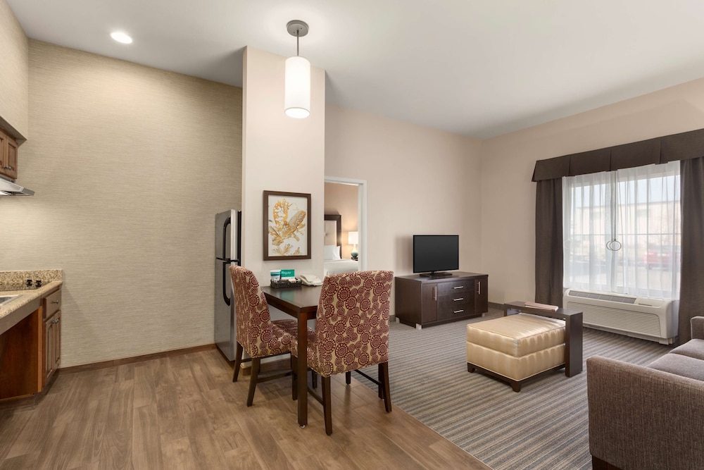 Homewood Suites by Hilton Fargo - photo 4
