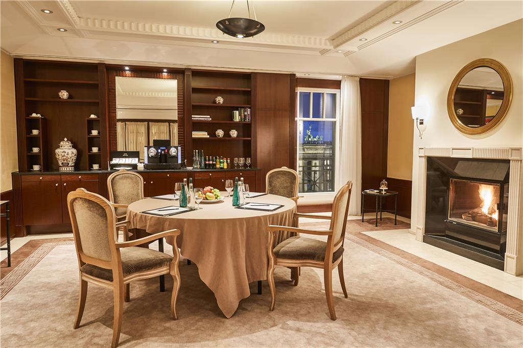 Executive Lounge