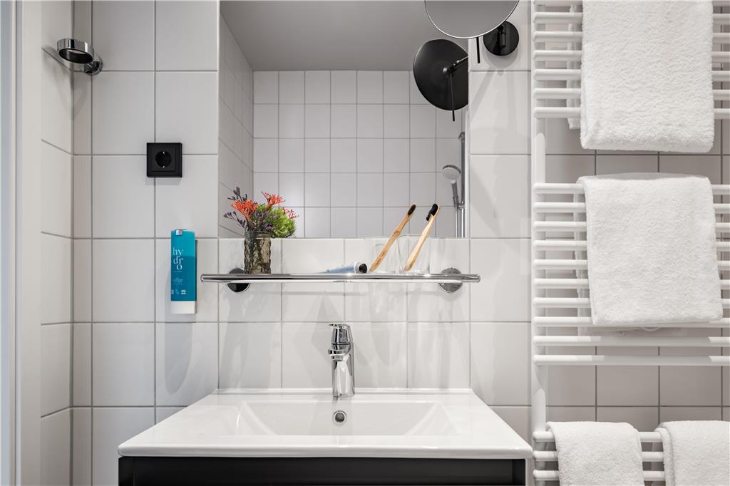 hotel amano dusseldorf alle kategorien bathroom