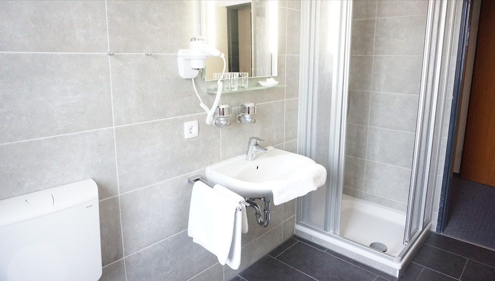 Bathroom shower