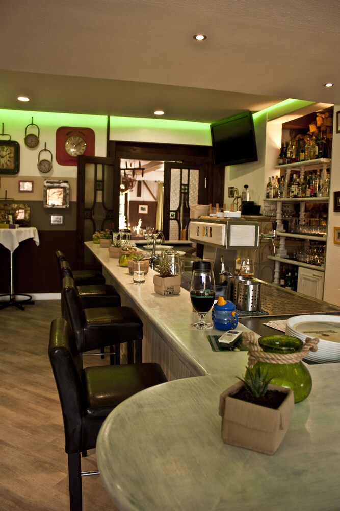 Hotel Bar