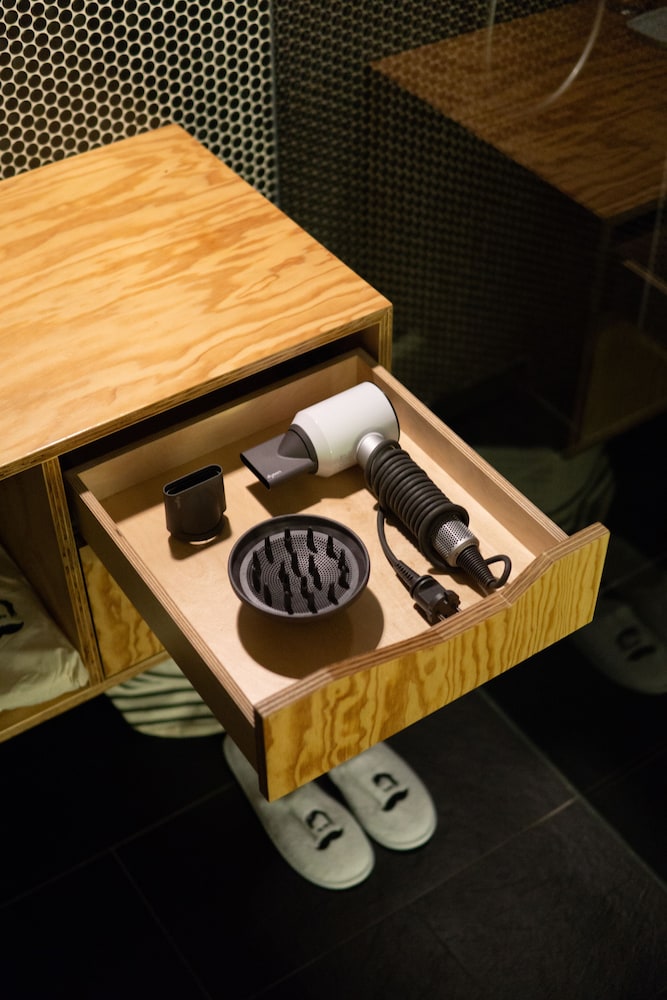 Bathroom amenities