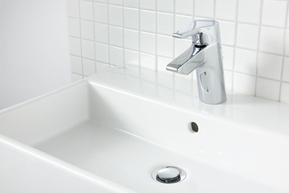 Bathroom sink