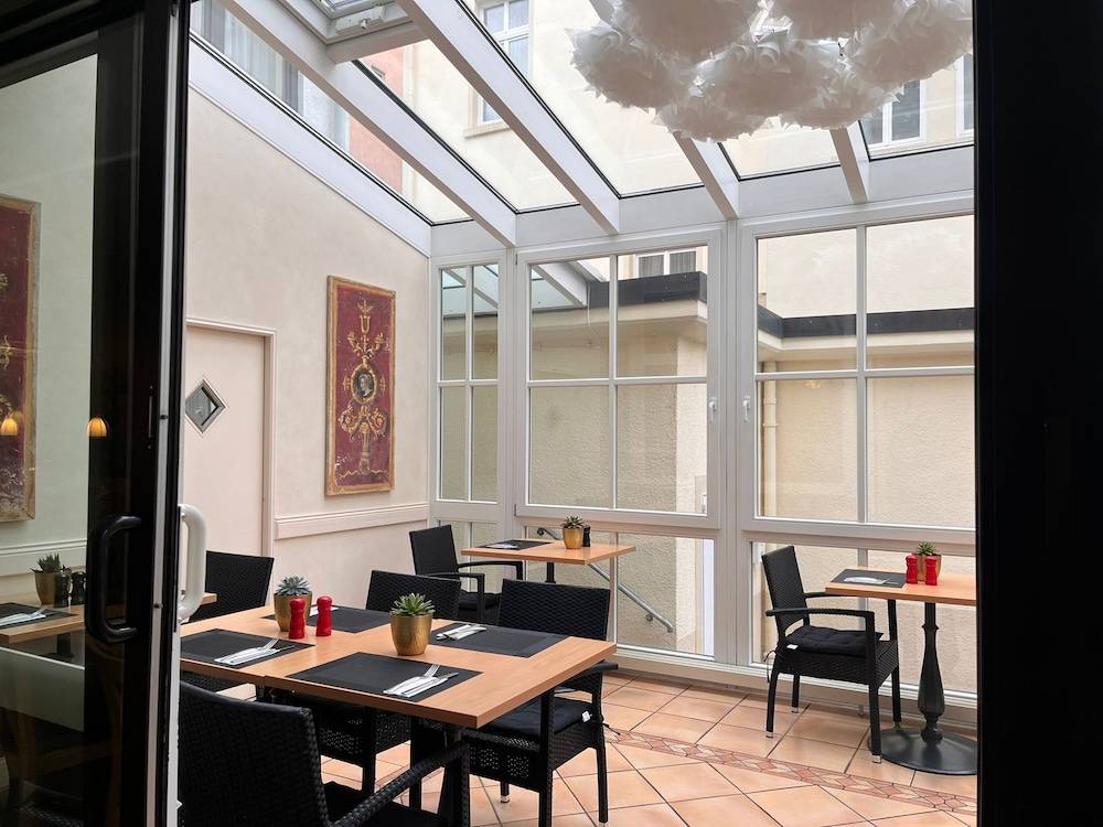 Breakfast area