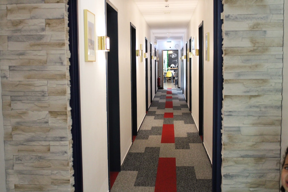 Handrails in hallways
