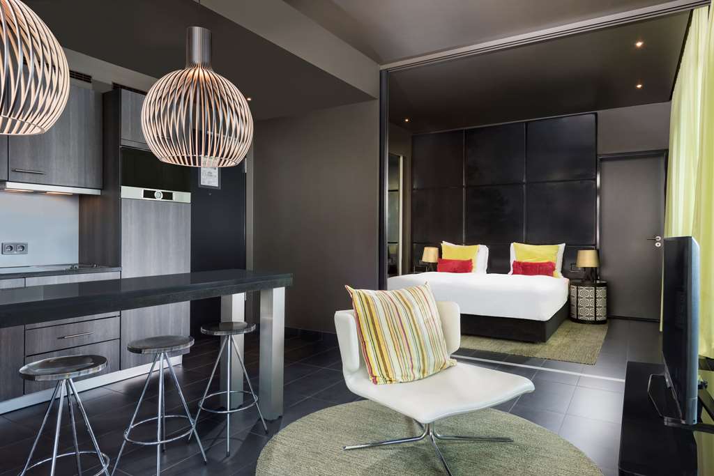 adina apartment hotel frankfurt neue oper penthouse studio lounge room