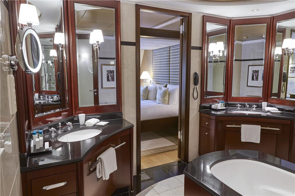 Brandenburg Gate Deluxe Suite