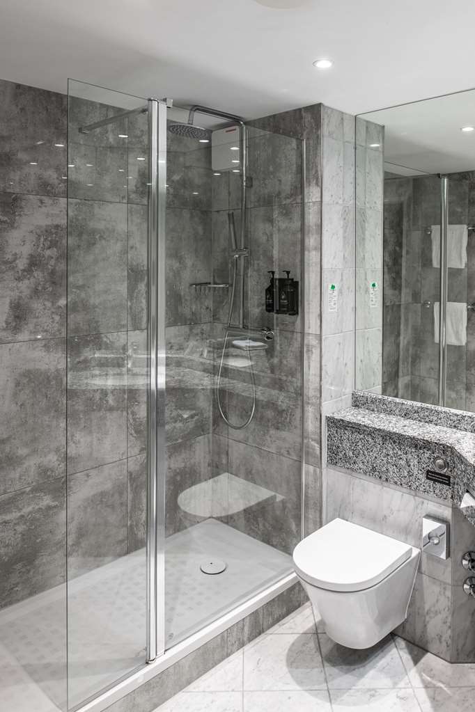 EIS plus room bathroom dpi