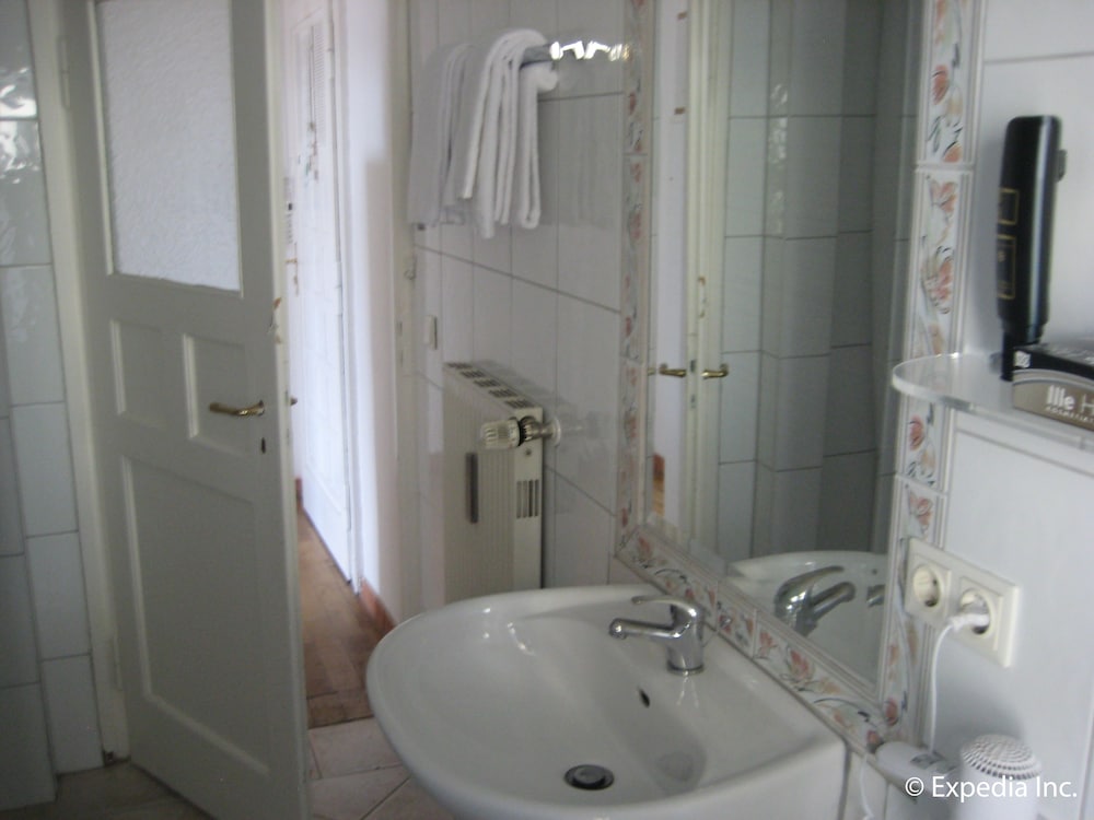 Bathroom sink