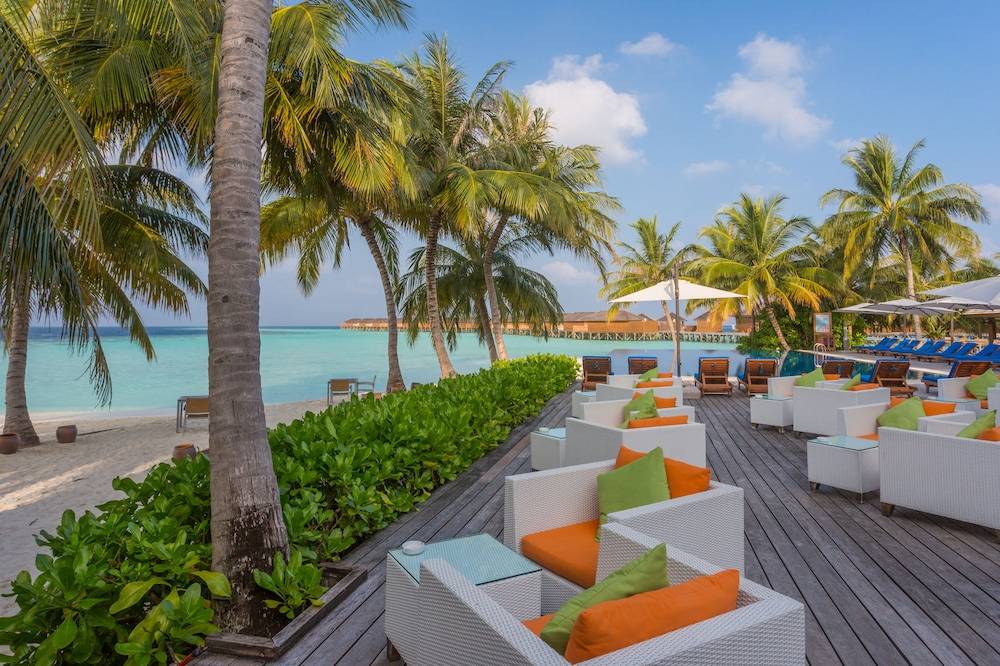 Poolside bar