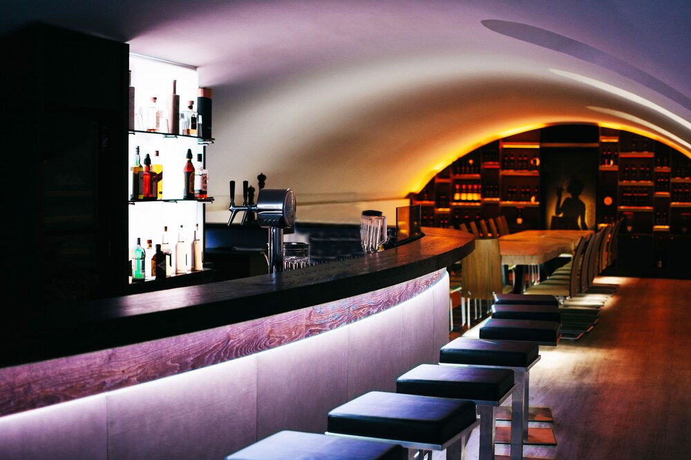Hotel Bar
