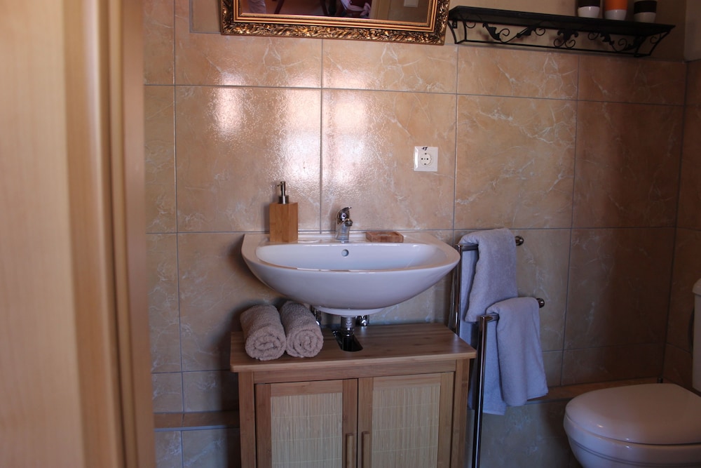 Bathroom sink