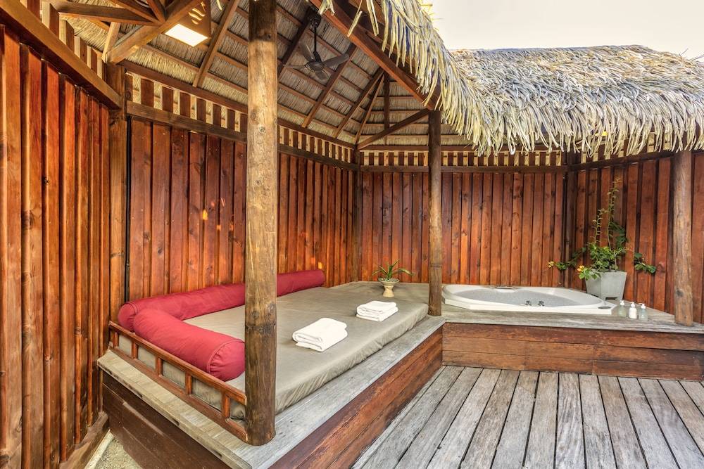 Jetted tub