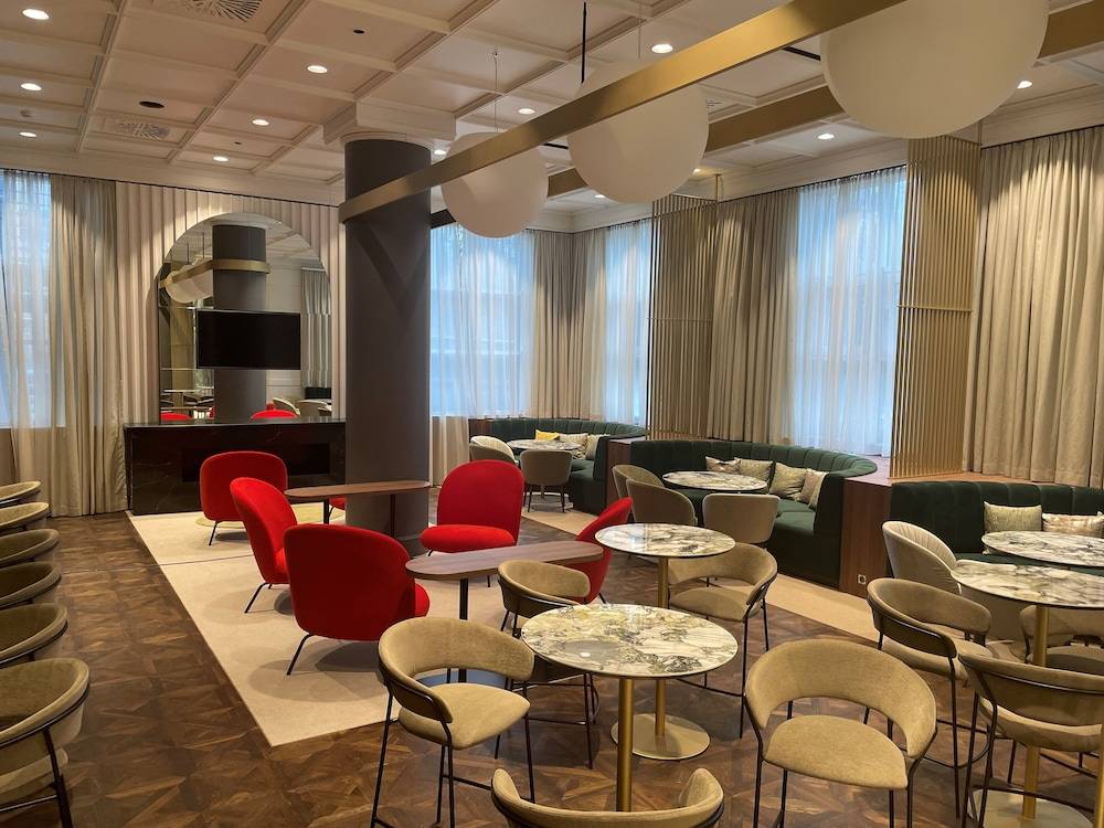 Lobby lounge