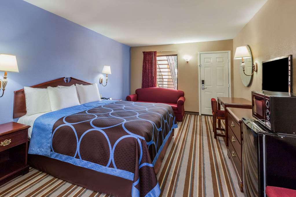 Super 8 by Wyndham Mt. Pleasant TX - photo 4