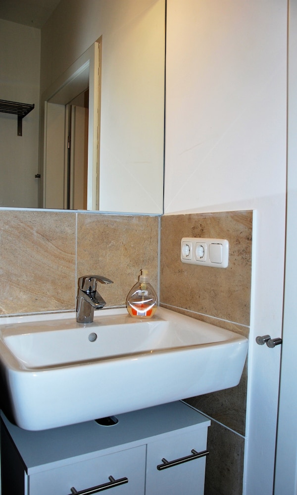 Bathroom sink