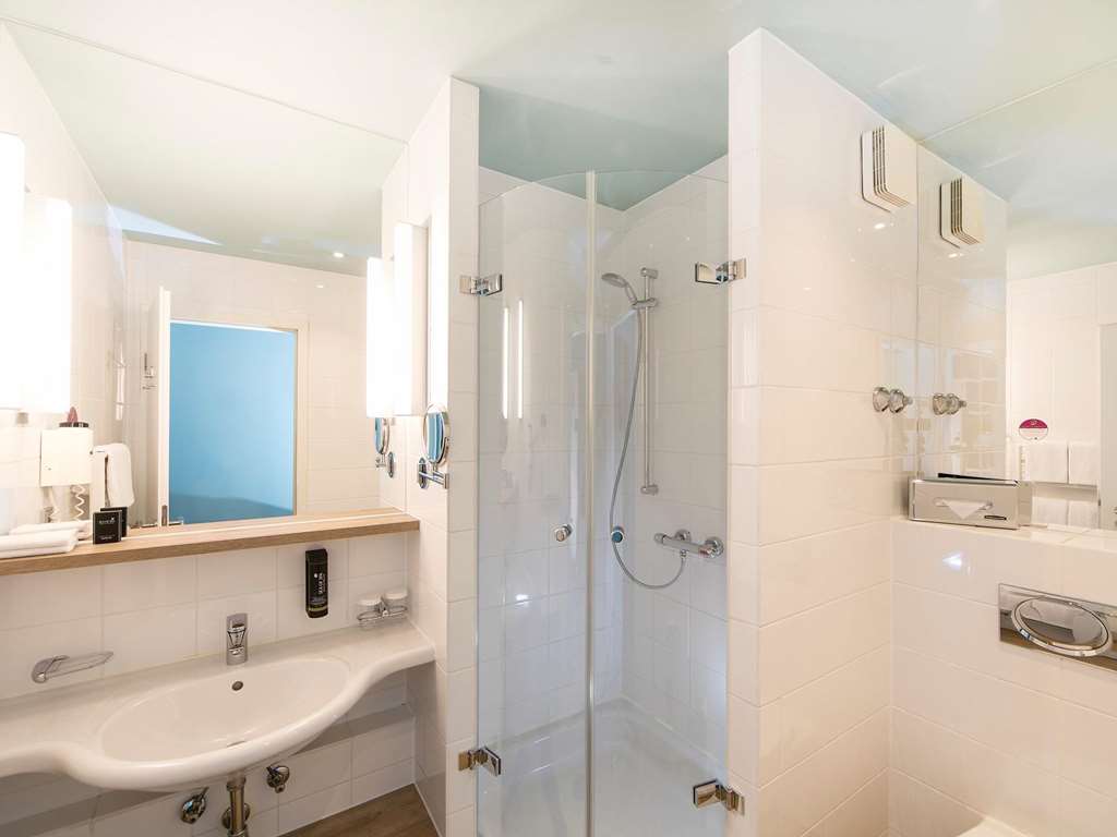 Standard room bathroom