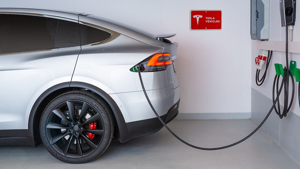Electric vehicle charging station