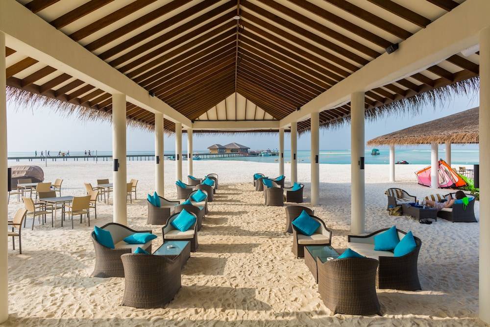 Poolside bar