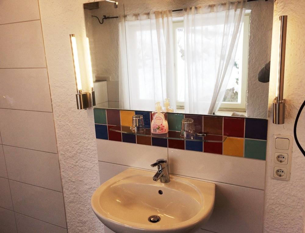 Bathroom sink