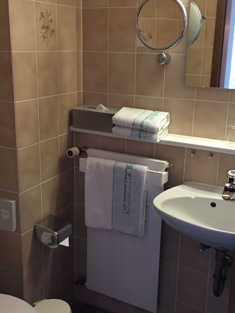 Bathroom sink