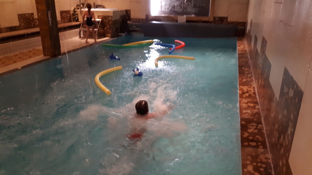 Indoor/outdoor pool