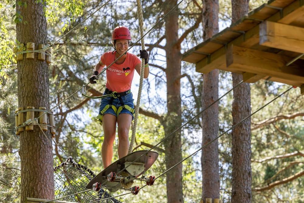 Ropes course (team building)