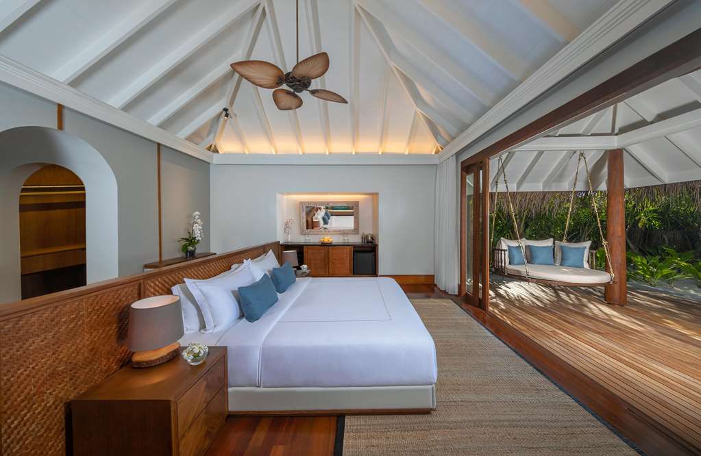 Anantara Kihavah Guest Room Three Bedroom Beach Pool Residence Master Bedroom and Deck