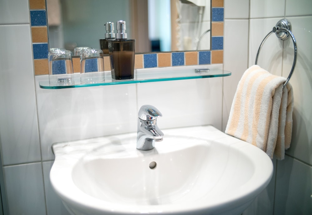 Bathroom sink