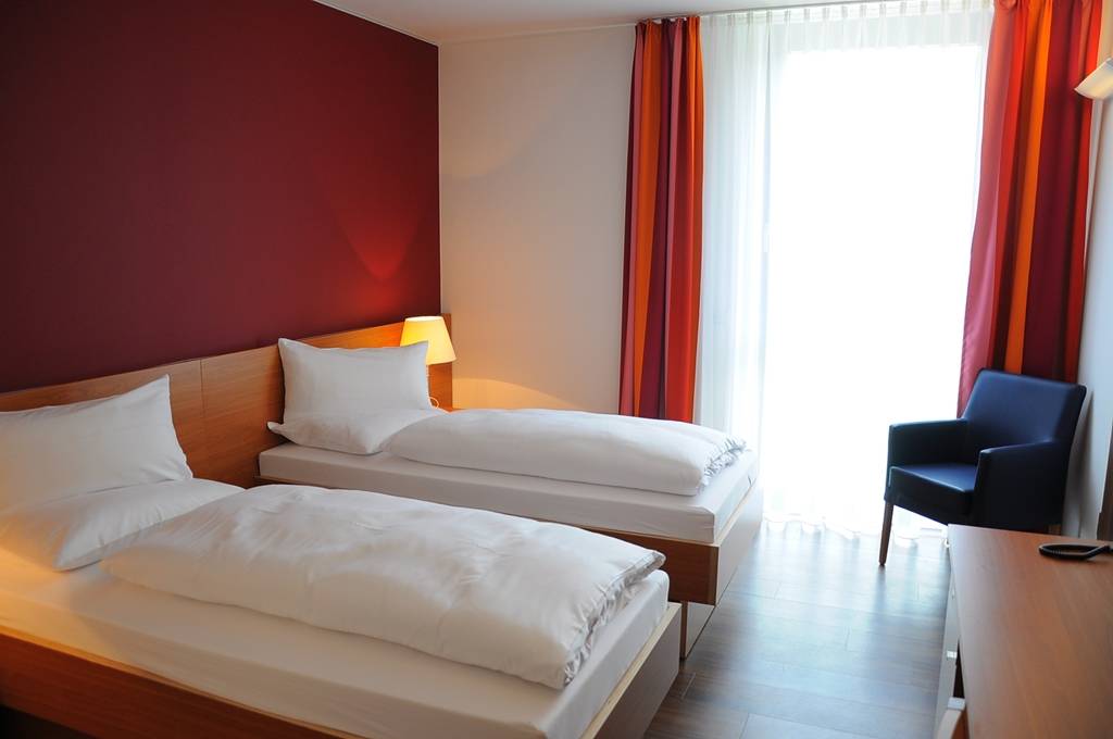 Twin bed room